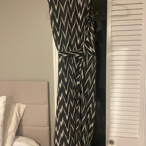 Ann Taylor Black and White Zigzag Pattern Dress - Picture 5 of 5